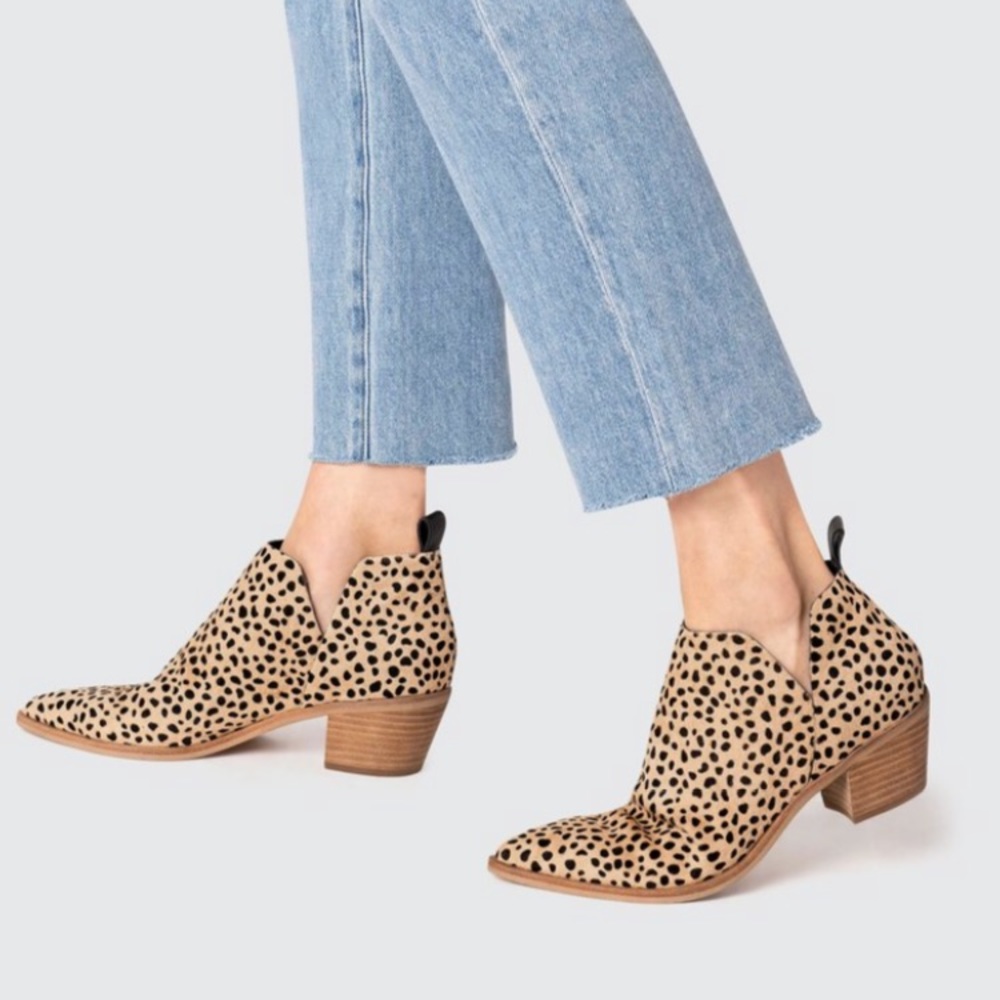 Dolce Vita Leopard print booties Size10
